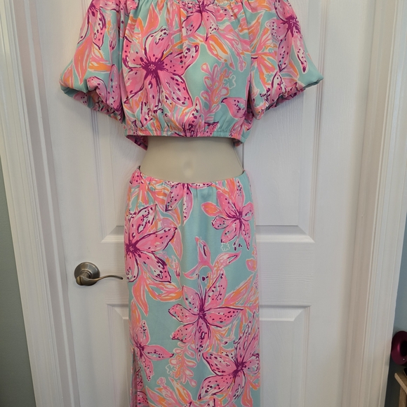 Lilly Pulitzer Dresses & Skirts - Lilly Pulitzer Aqua Floral Maxi Dress with Pink & Coral Blooms